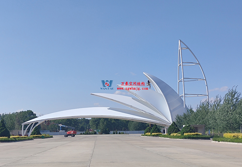 陜西定邊馬蓮灘沙漠公園鋼膜結構工程“奮力快跑”，工程“進度條”刷新了!