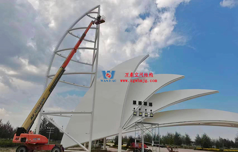 陜西定邊馬蓮灘沙漠公園鋼膜結構工程“奮力快跑”，工程“進度條”刷新了!