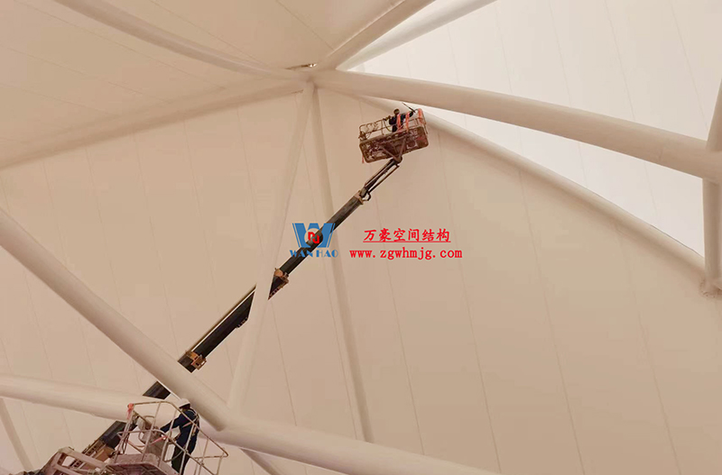 陜西定邊馬蓮灘沙漠公園鋼膜結構工程“奮力快跑”，工程“進度條”刷新了!