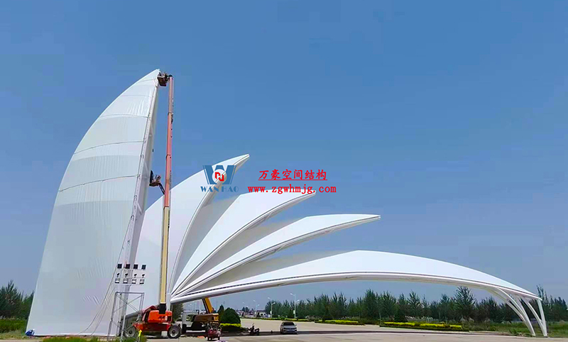 陜西定邊馬蓮灘沙漠公園鋼膜結構工程“奮力快跑”，工程“進度條”刷新了!